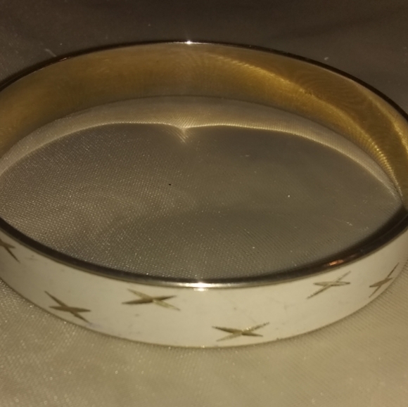 Gold toned enamel bangle - Picture 3 of 4